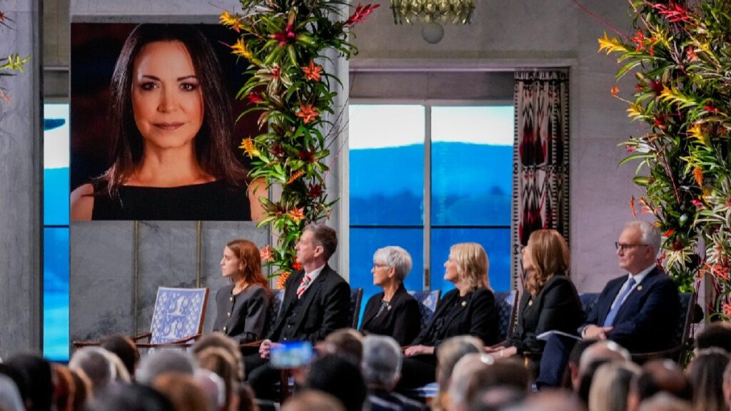 La hija de María Corina Machado acepta el Nobel en representación de su madre