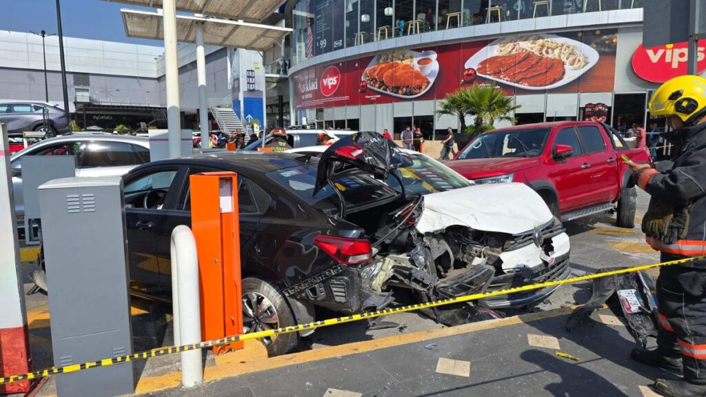 Accidente Vial en Vía Atlixcáyotl: Testigos Revelan que Jugaban a las Carreritas