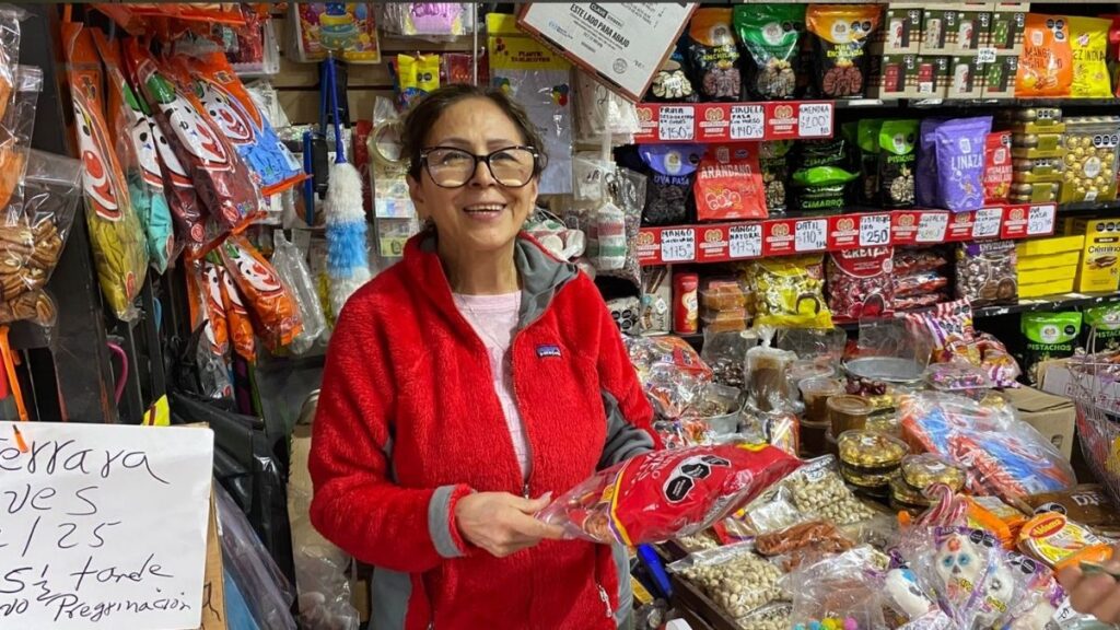 Venta de dulces en el Mercado Alianza de Tampa Bay: Comerciantes esperan un repunte