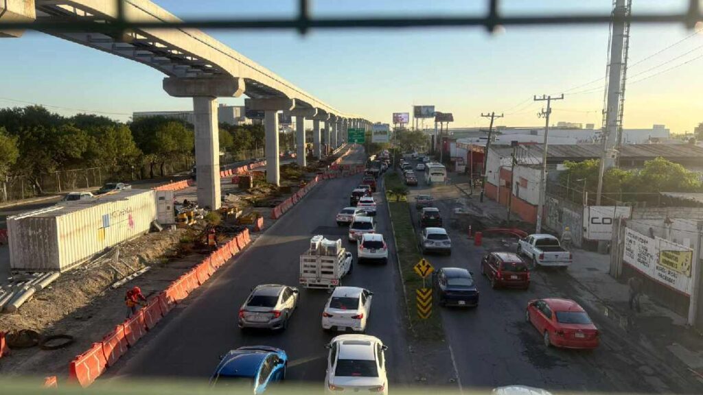 Cierre de Paso Elevado en la Avenida Miguel Alemán Provoca Caos Vial en Guadalupe, Nuevo León