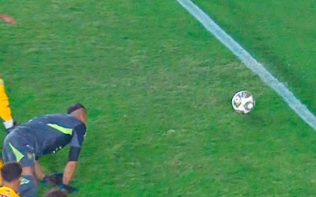 ¡Milagro en la Final! Tigres Escapa del Gol por el Pasto | VIDEO