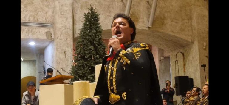 Pedro Fernández Rinde Homenaje a la Virgen de Guadalupe con Serenata en San Pedro Garza García