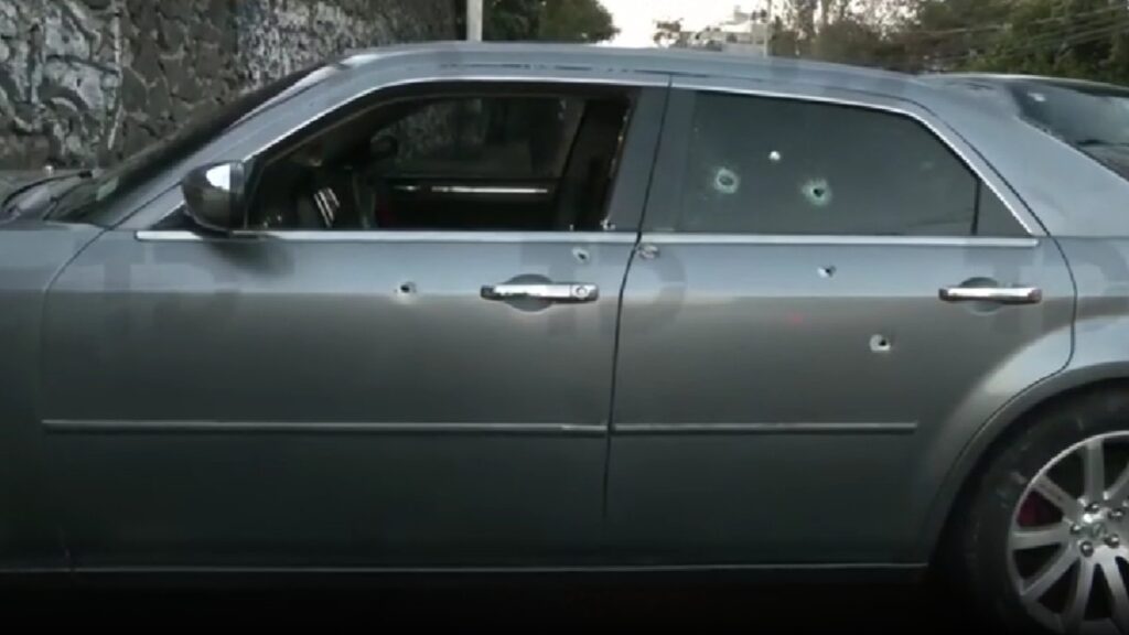 Auto Abandonado con Impactos de Bala en Tlalpan: Conductor Huyó Caminando