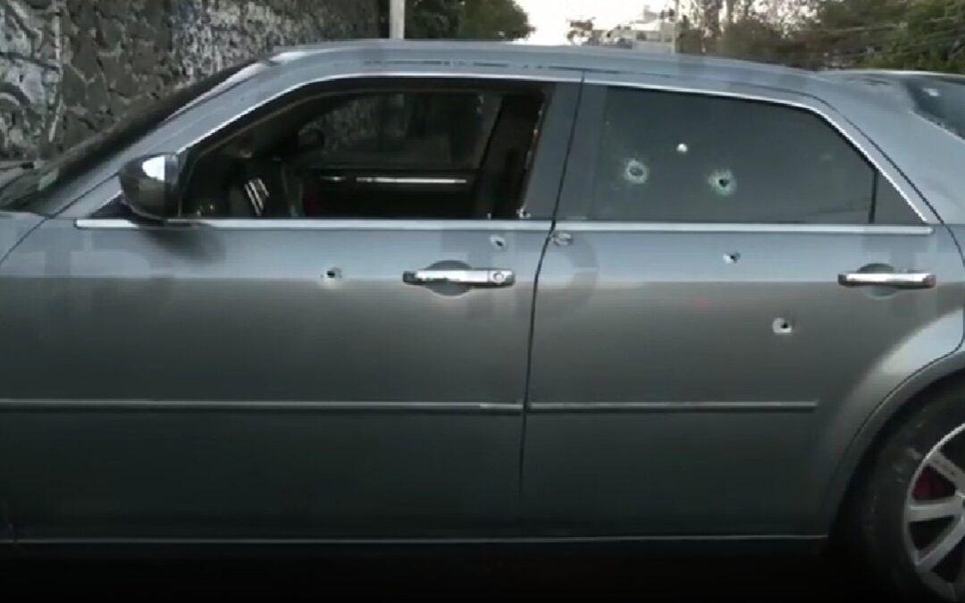 Auto Abandonado con Impactos de Bala en Tlalpan: Conductor Huyó Caminando