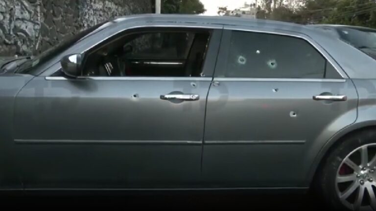 Auto Abandonado con Impactos de Bala en Tlalpan: Conductor Huyó Caminando