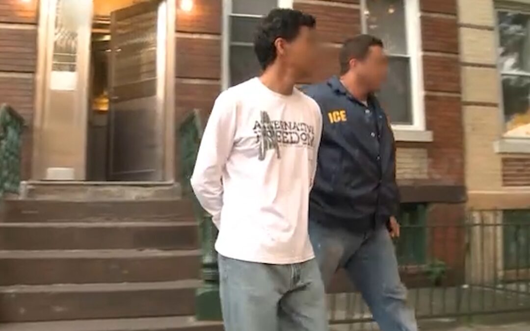 Informe: Detenciones de ICE Abarcan Casi 75,000 Personas Sin Antecedentes Criminales