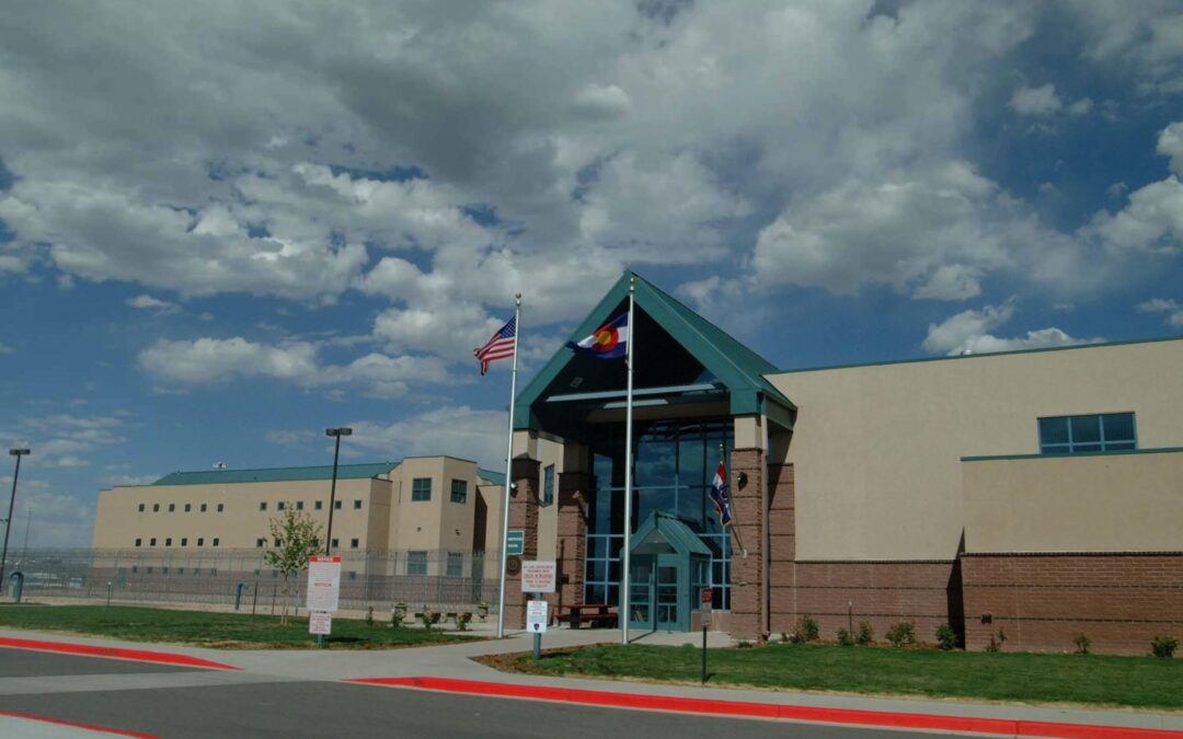 Condiciones en cárceles de Colorado: Investigación federal examina derechos y atención médica