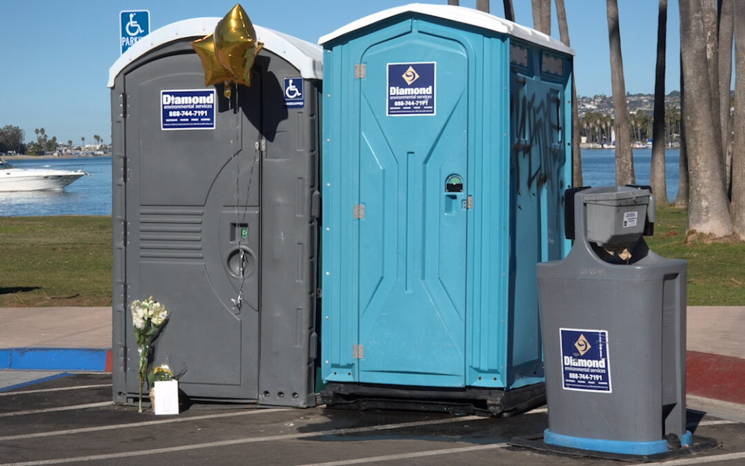 Investigación en San Diego tras la muerte de un bebé en un baño portátil en Mission Bay