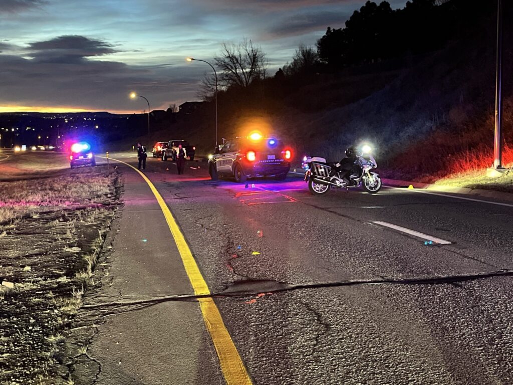 Accidente Fatal en Lakewood: Cierre Vial Prolongado en Kipling Parkway