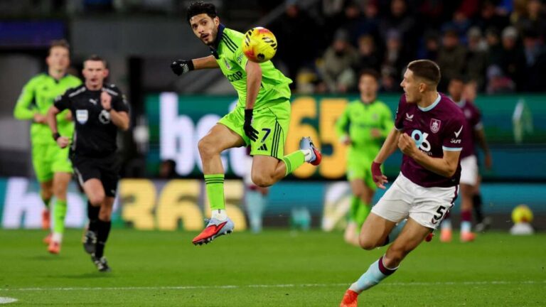 Fulham Regresa a la Victoría en la Premier League: El Impacto de Raúl Jiménez ante Burnley