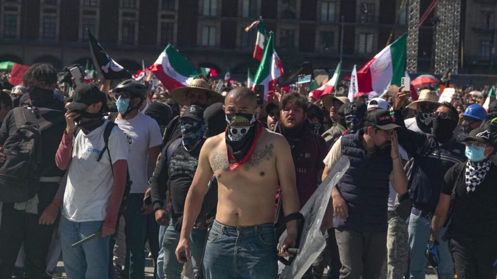 Cierre de estaciones del Metro y Metrobús por la tercera marcha de la Generación Z