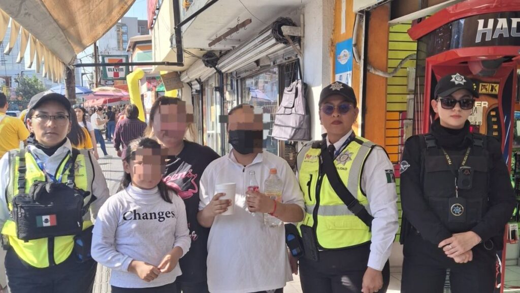 Localizan a hermanas extraviadas durante compras navideñas en Monterrey: Seguridad Infantil en el Centro