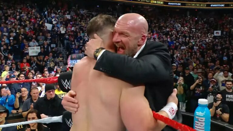 Aficionados de la WWE en Tampa Bay atacan a Triple H tras la derrota de John Cena