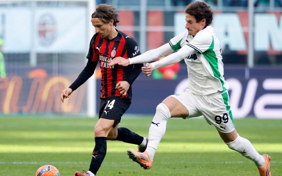 El Milan empata con el Sassuolo y pone en peligro la cima tras la ausencia de Santi Gimenez