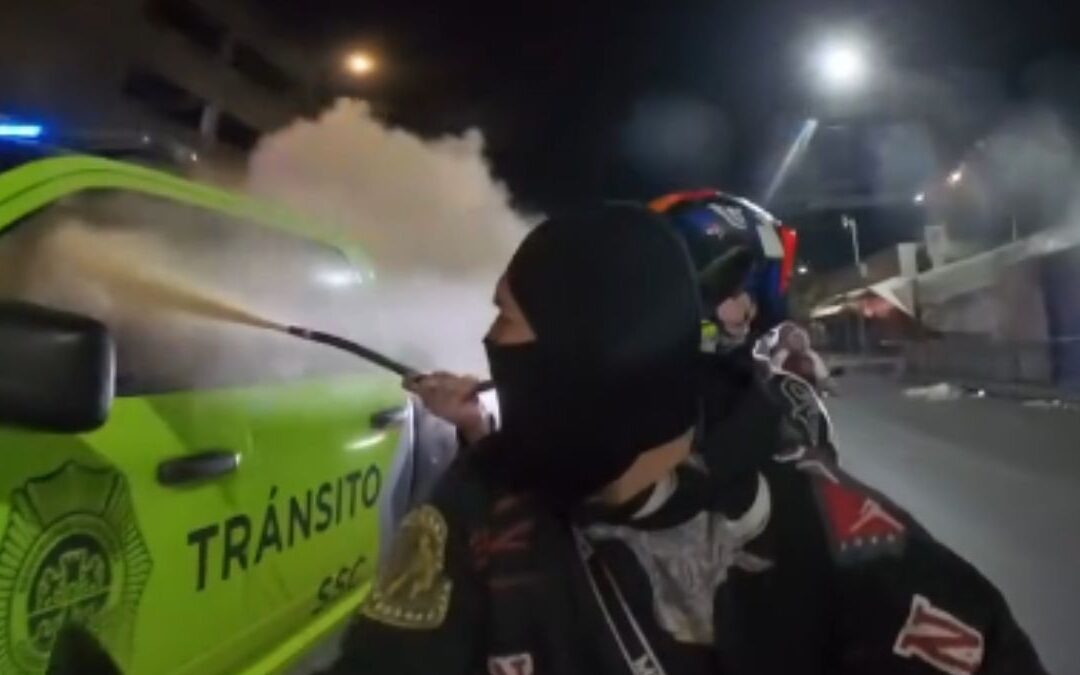 Motociclistas Atacan a Policía con Extintor en Colonia Morelos: Oficial Sufre Quemaduras