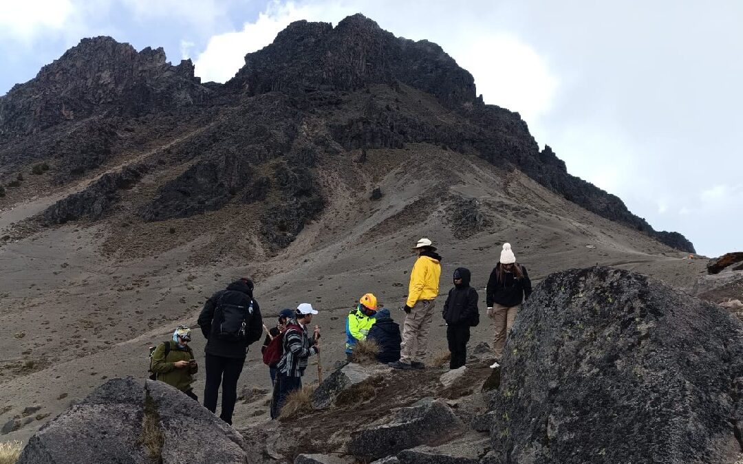 Rescate en el Nevado de Colima: Atención a Paseantes Extraviados y Emergencia Médica