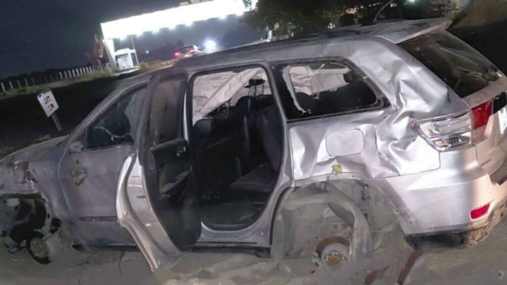Vehículo Siniestrado Abandonado en la Torreón San Pedro: Un Llamado a la Seguridad Vial