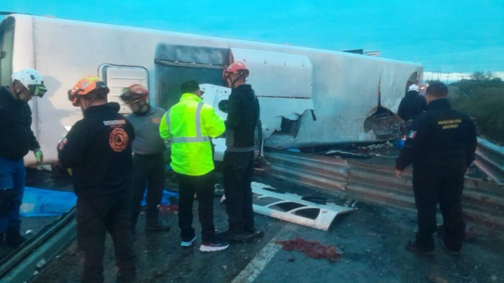 Accidente de camión en Apodaca: volcadura cobra vidas y deja heridos