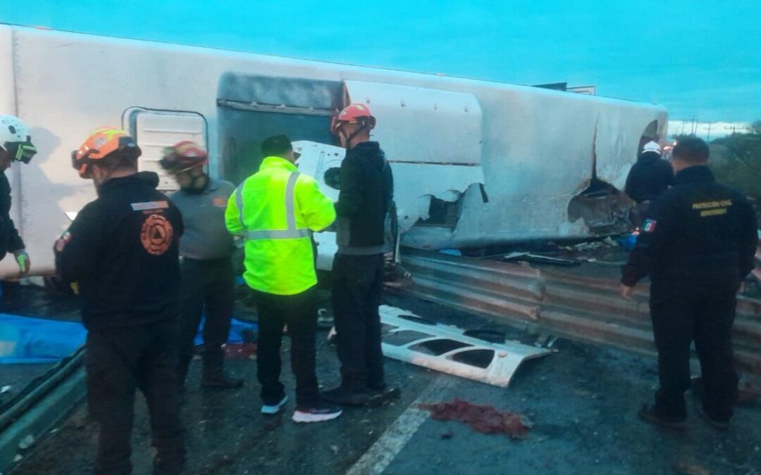 Accidente de camión en Apodaca: volcadura cobra vidas y deja heridos