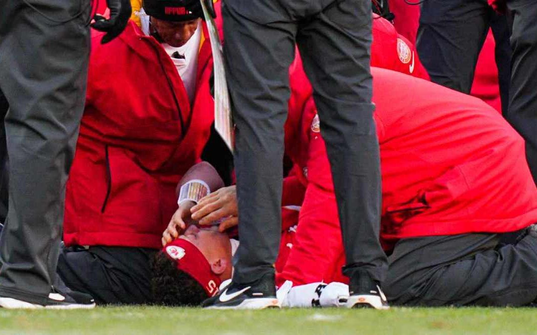Patrick Mahomes sufre lesión de rodilla: ¿qué significa para la NFL y Tampa Bay?