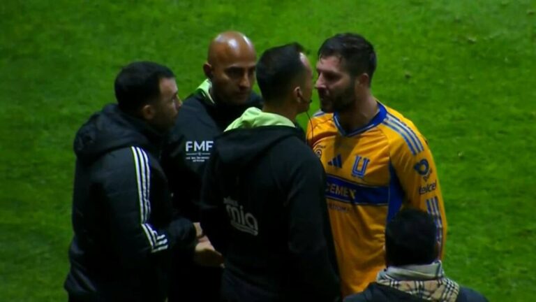 André-Pierre Gignac Enfrenta a Luis Santander en la Final de Vuelta: ¡Sin Amarilla! | VIDEO