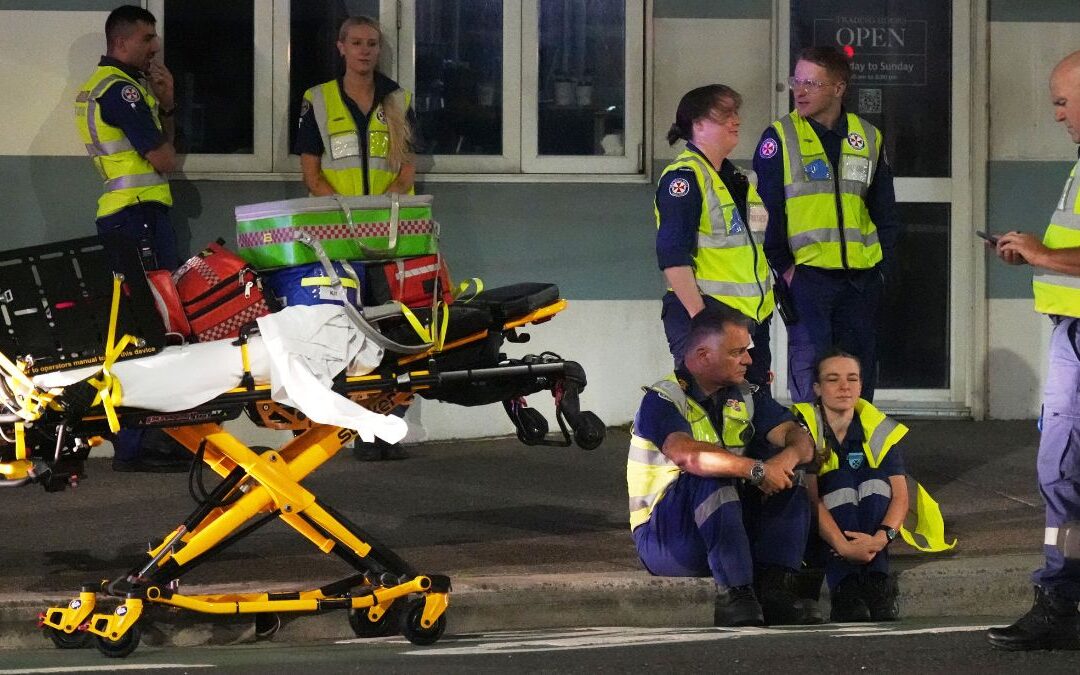 Padre e Hijo Sospechosos de Acto Terrorista Antisemita que Causó 15 Muertos en Playa de Australia