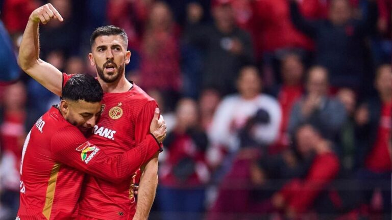 Paulinho Elogia a Alexis Vega: Un Fenómeno del Fútbol