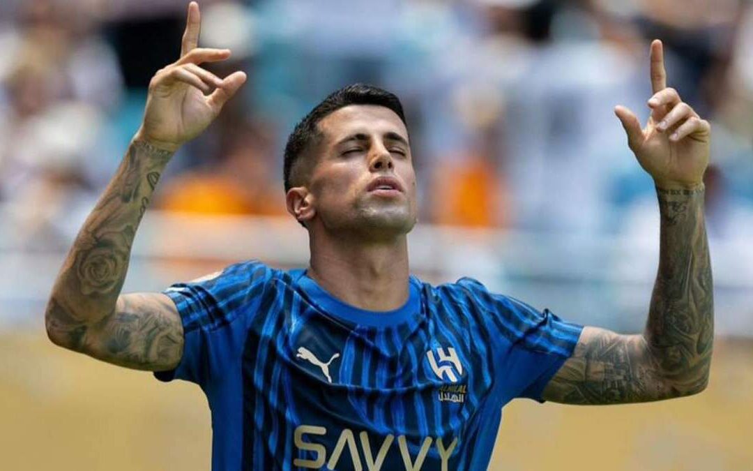 Joao Cancelo: Agresión a un aficionado en vuelo sorprende a Tampa Bay | VIDEO