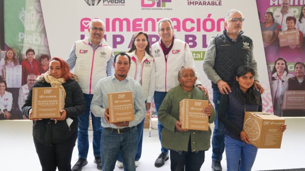 Pepe Chedraui y MariElise Budib distribuyen despensas del programa Alimentación Imparable en Puebla