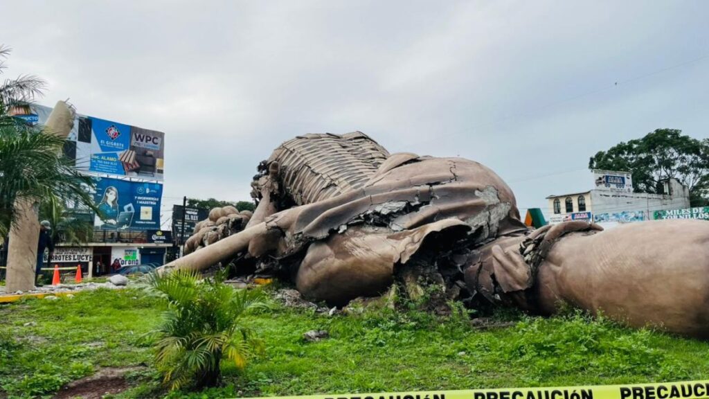 El colapso del monumento al Colotero en Álamo Temapache: un impacto devastador de las inundaciones en Veracruz