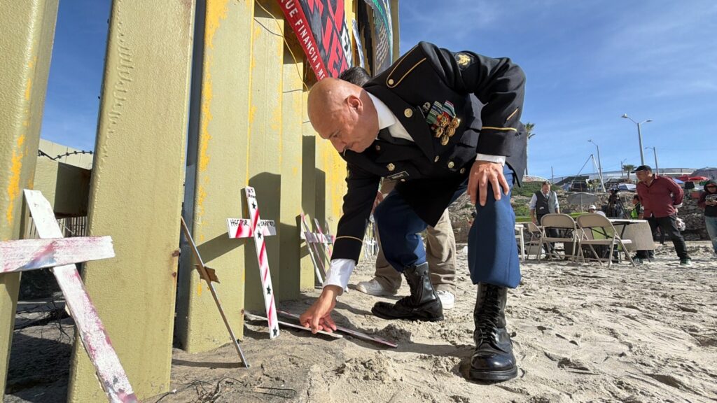 Día Internacional del Migrante: Cruces y Historias en el Muro Fronterizo de Tijuana
