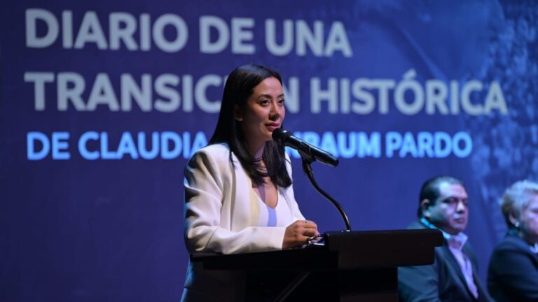 Betzabé Martínez Brilla en la Presentación del Libro ‘Diario de una Transición Histórica’ en Tampa Bay