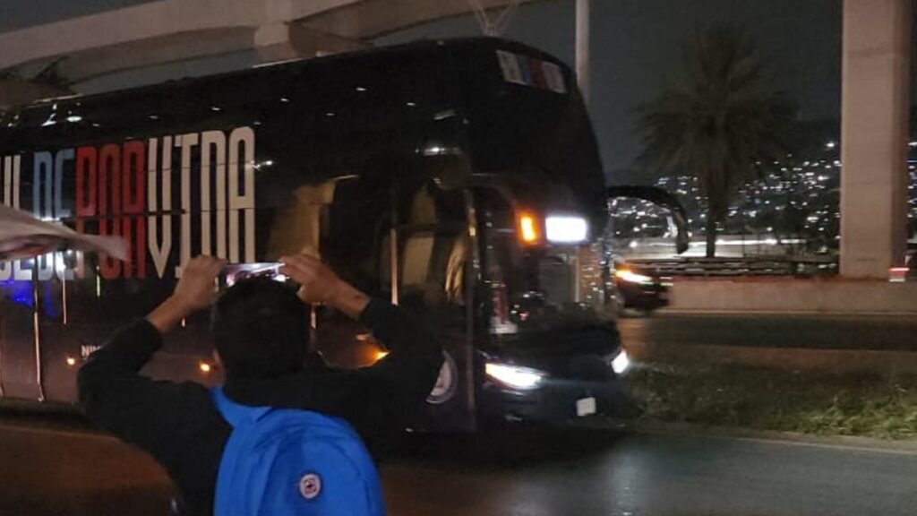 El Impactante Recibimiento de Cruz Azul en Monterrey para la Semifinal contra Tigres | VIDEO