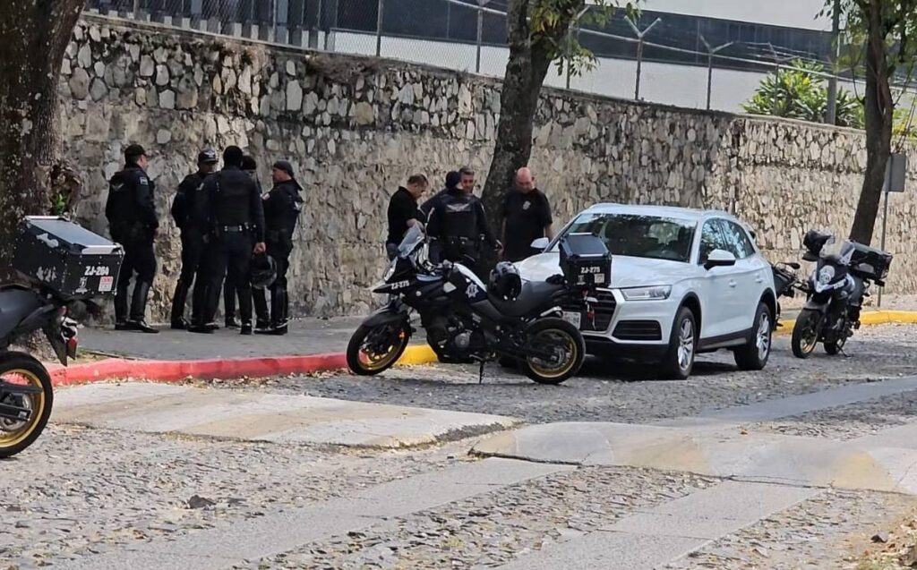 Robo de camioneta Audi Q5 con medio millón de pesos en Ciudad Granja, Zapopan