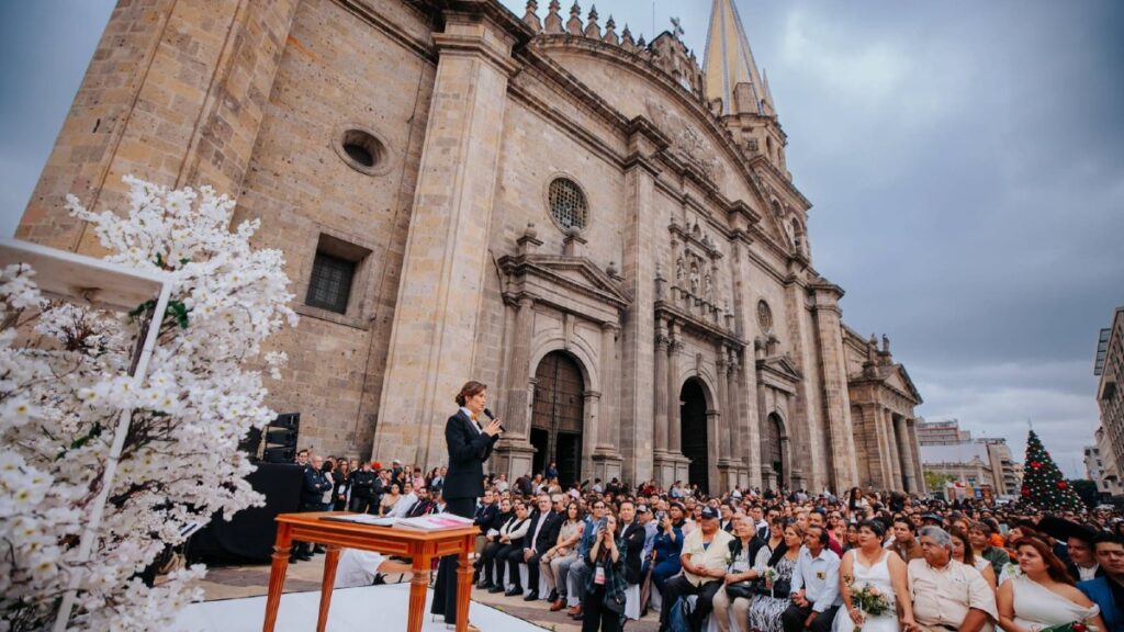Ceremonia Colectiva en Guadalajara: Verónica Delgadillo Casa a Mil 726 Parejas en el Centro Histórico