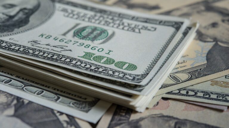 El Dólar Hoy en Tampa Bay: Tipo de Cambio del 7 de diciembre de 2025