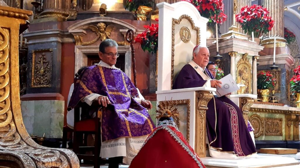 El Arzobispo de Puebla Enciende la Vela de Adviento por la Paz y la Memoria de Joseline