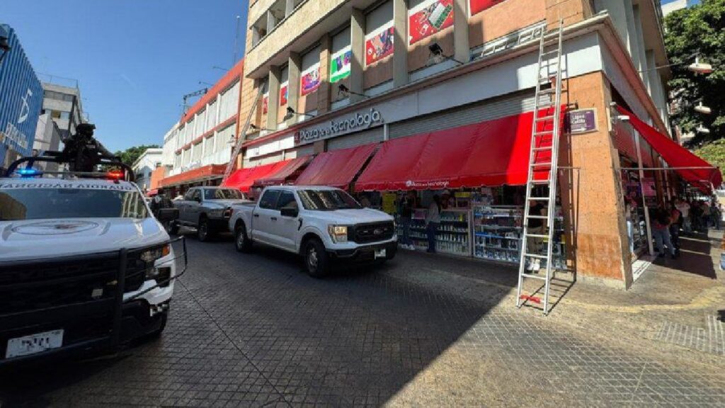 Operativos de la Fiscalía en Plazas de Electrónicos del Centro de Guadalajara para Combatir la Venta de Artículos Robados
