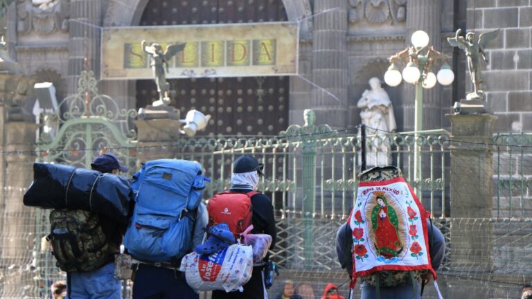 Arzobispo de Puebla Insta a Peregrinos a Cuidarse Durante los Festejos Guadalupanos