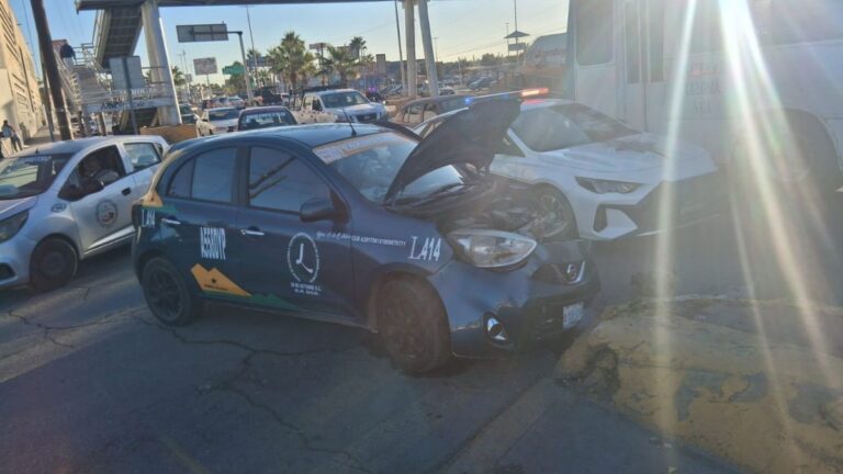 Accidente de tráfico en Gómez Palacio: Conductor se impacta contra camellón central y huye del lugar