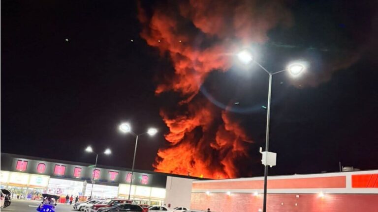 Incendio en Ixtapaluca: Emergencia en Fábrica de Colchones y Evacuaciones en Plaza Pilares