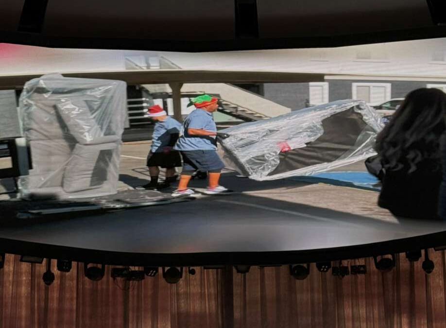 Navidad Solidaria: 30 Familias de Las Vegas Reciben Regalos y Nuevos Hogares