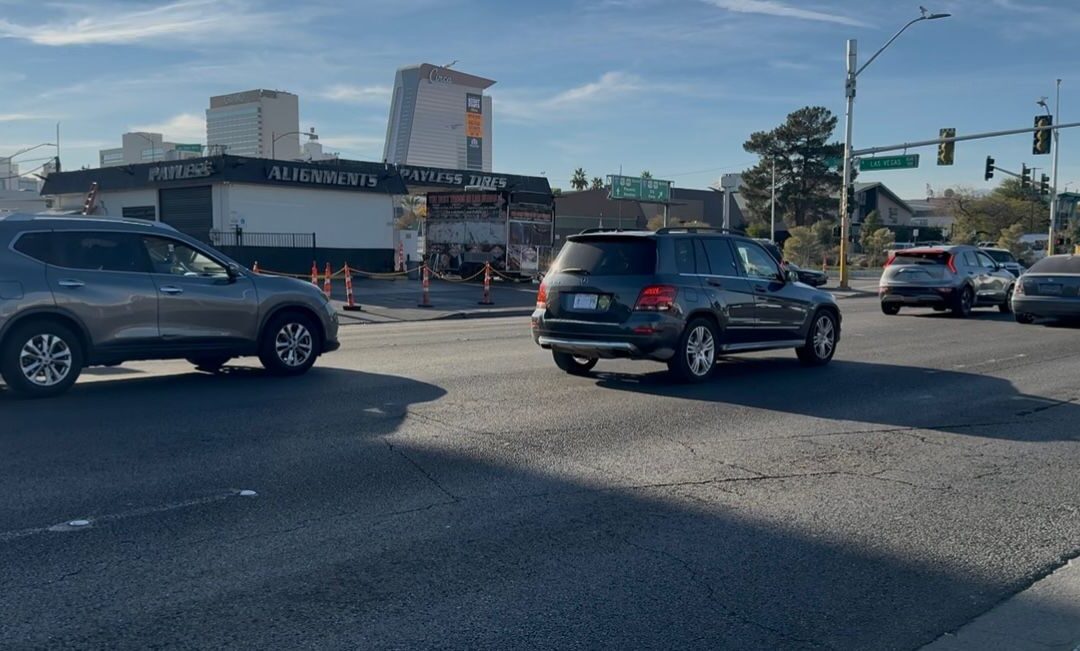 Accidente en Las Vegas: Vehículo choca contra carrito de tacos dejando dos hospitalizados