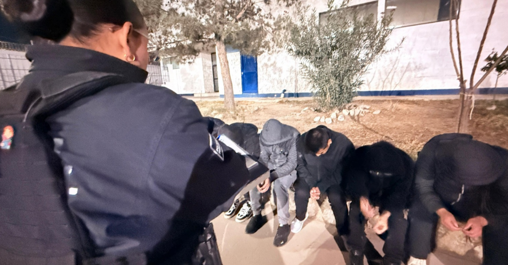 Rescate en Ciudad Juárez: Policías Municipales liberan a nueve personas y capturan a cuatro sospechosos