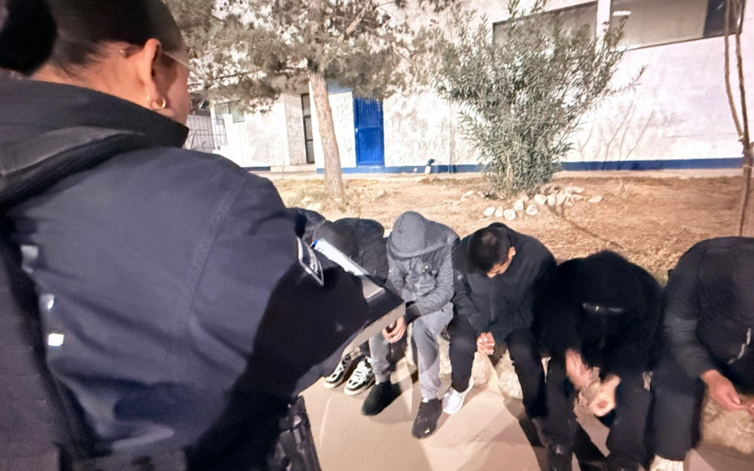 Rescate en Ciudad Juárez: Policías Municipales liberan a nueve personas y capturan a cuatro sospechosos