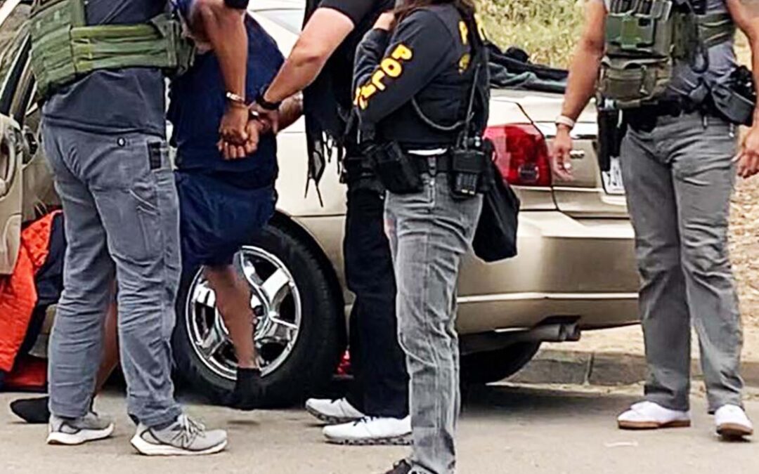 Gobierno de EE. UU. Ofrece $3,000 a Inmigrantes Indocumentados para Incentivar Salidas Voluntarias