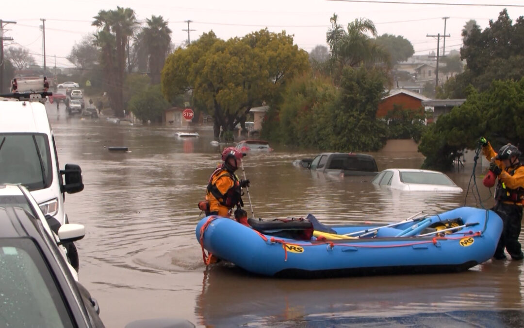 Vigilancia de Inundaciones en San Diego: Bomberos Listos para Rescates y Seguridad Vial