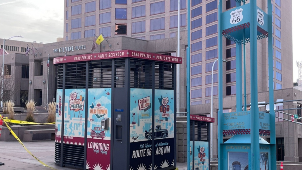 El Portland Loo: Un Baño Público Innovador Llega a Civic Plaza en Albuquerque