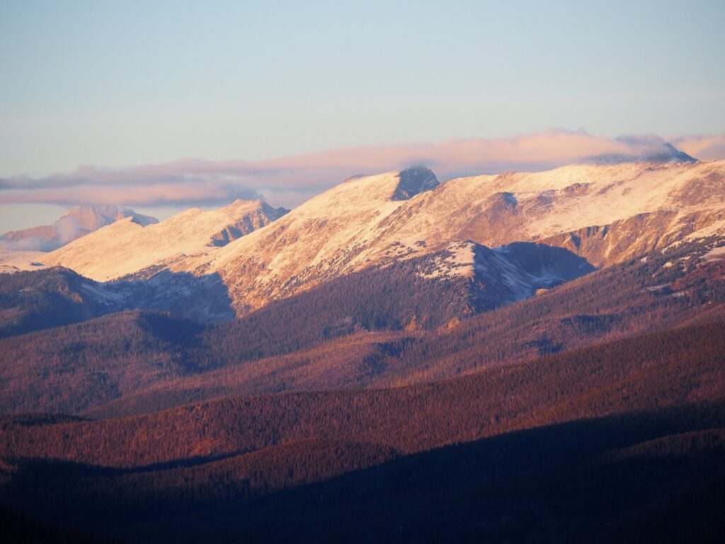 Desafío en las estaciones de esquí de Colorado: ninguna supera las 70 pulgadas de nieve en invierno 2025-26