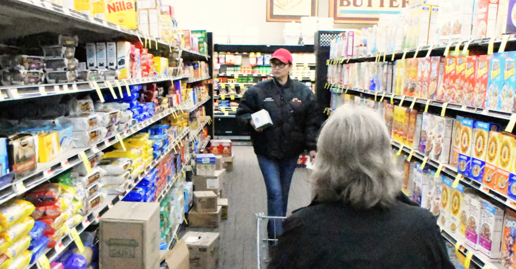 Indigencia en Albuquerque: Campaña comunitaria ayuda a adulta mayor a obtener vivienda permanente